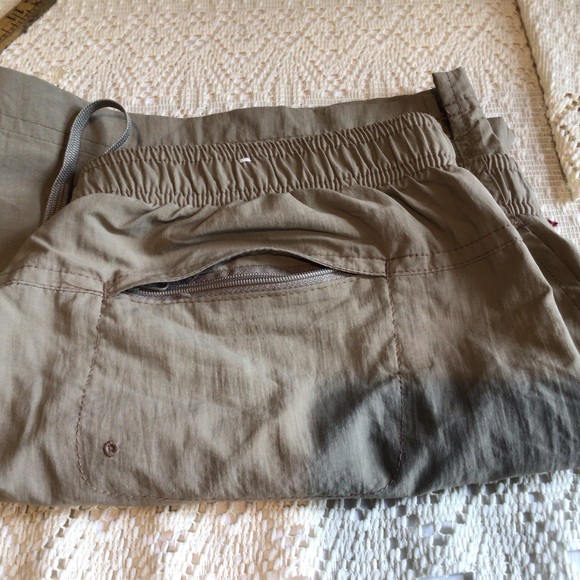 Columbia Shorts Zip Pocket Rear Elastic Waist Pocket Swim Bike Lightweight Sz M - Picture 2 of 4